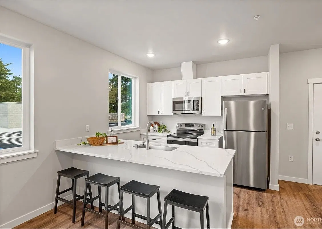 2 bed, 795 sqft, $1,995 — Photo 1