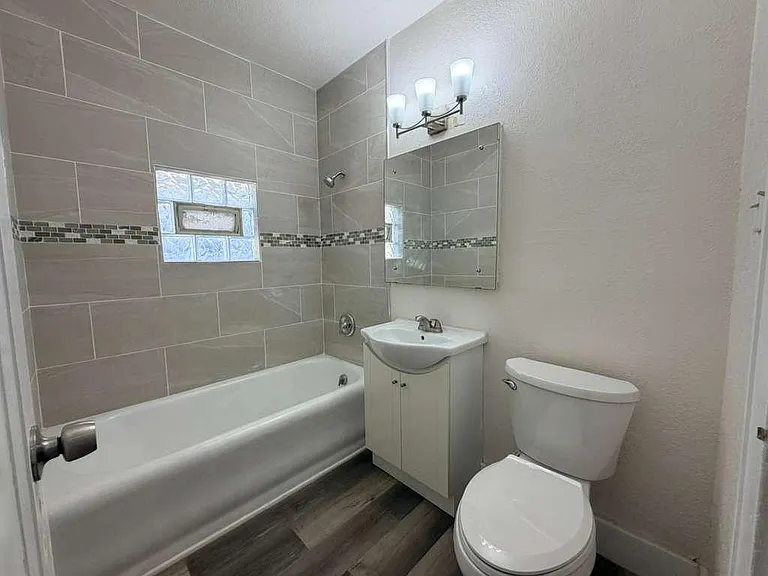 Unit Photo