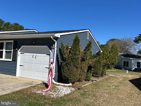 3rd image of 19 Attleboro La #73