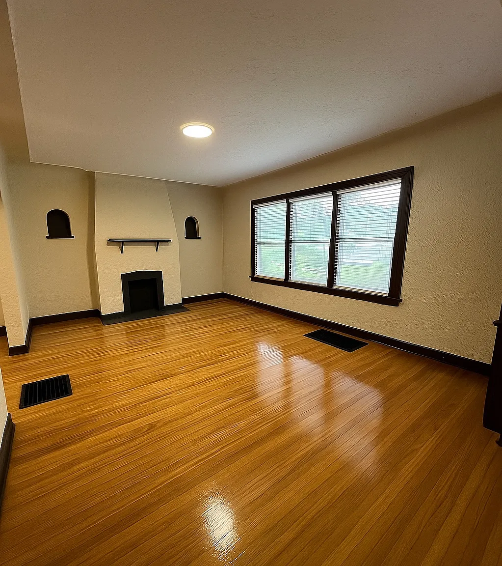 2 bed, 960 sqft, $1,100 — Photo 2