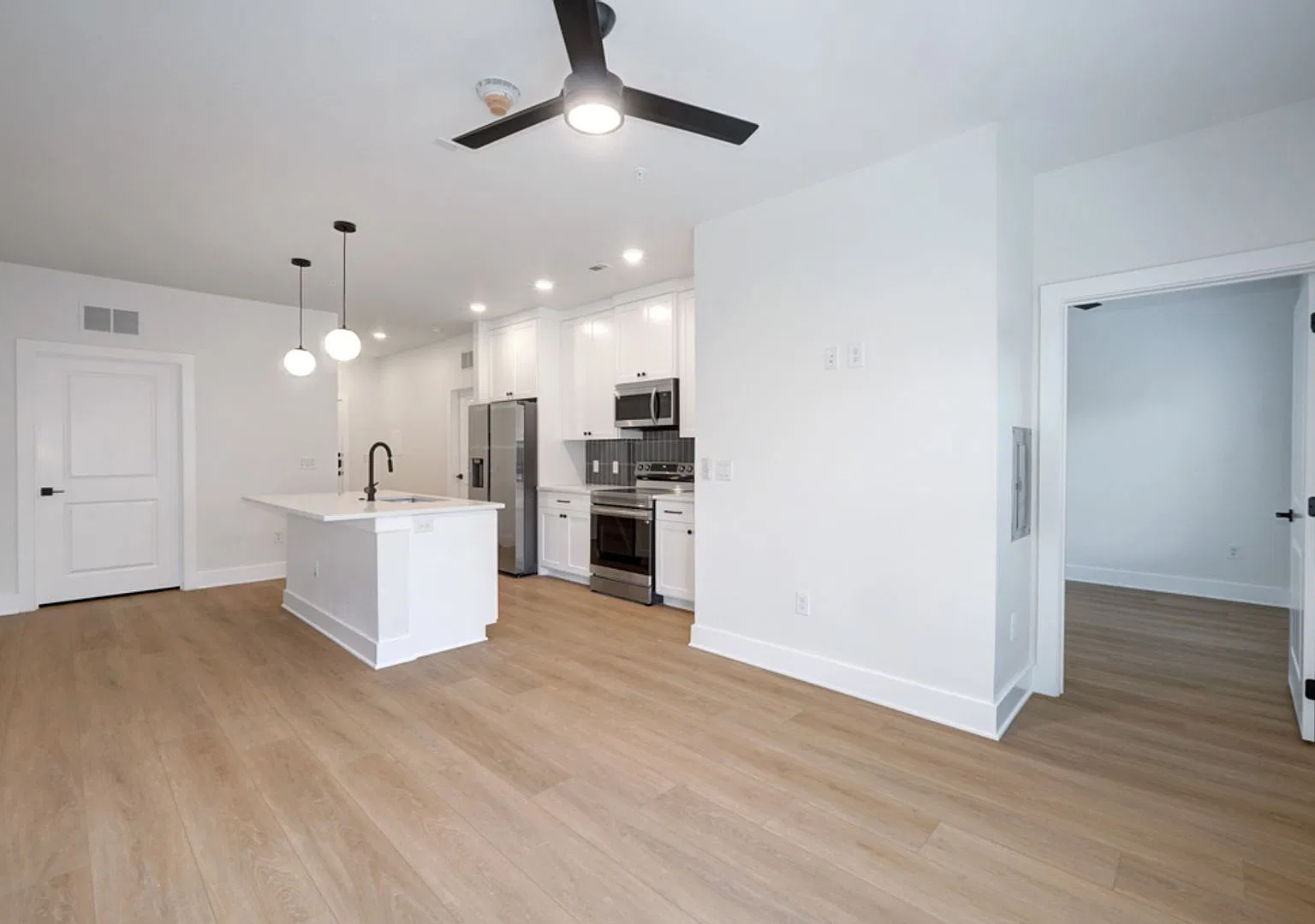 High-End New Construction Condo Walk to UT! — Photo 4