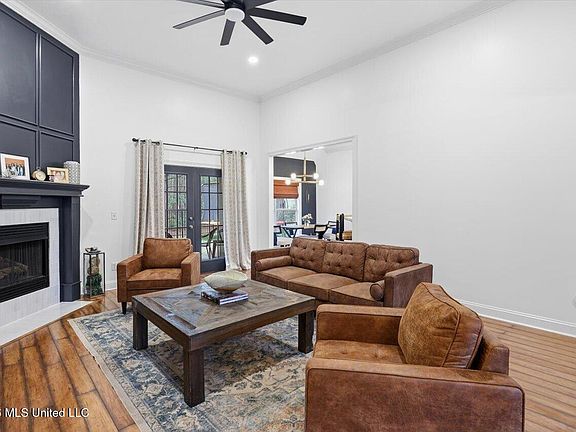 5th image of 137 Baileys Ridge Cir