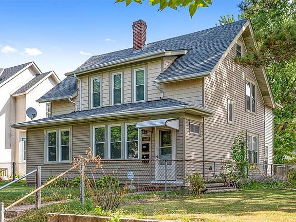 2nd image of 2405 Quincy St NE #2