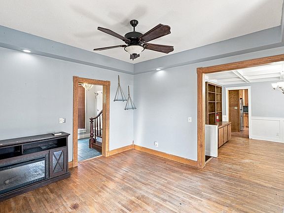 5th image of 311 E 10th St
