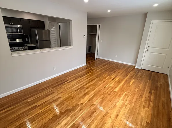 1346 Victory Blvd #1, Staten Island, NY 10301