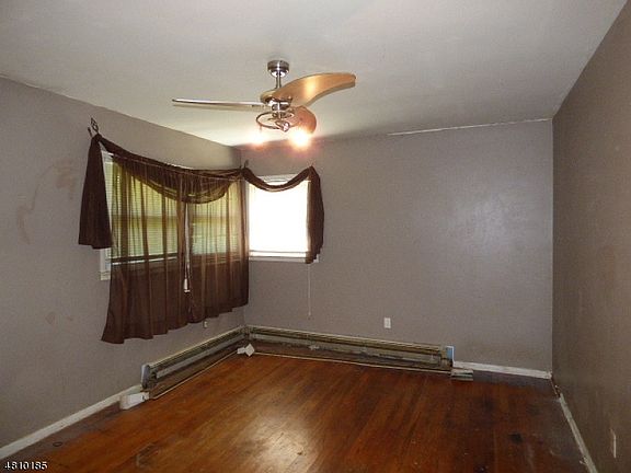 5th image of 26 S Hillside Dr