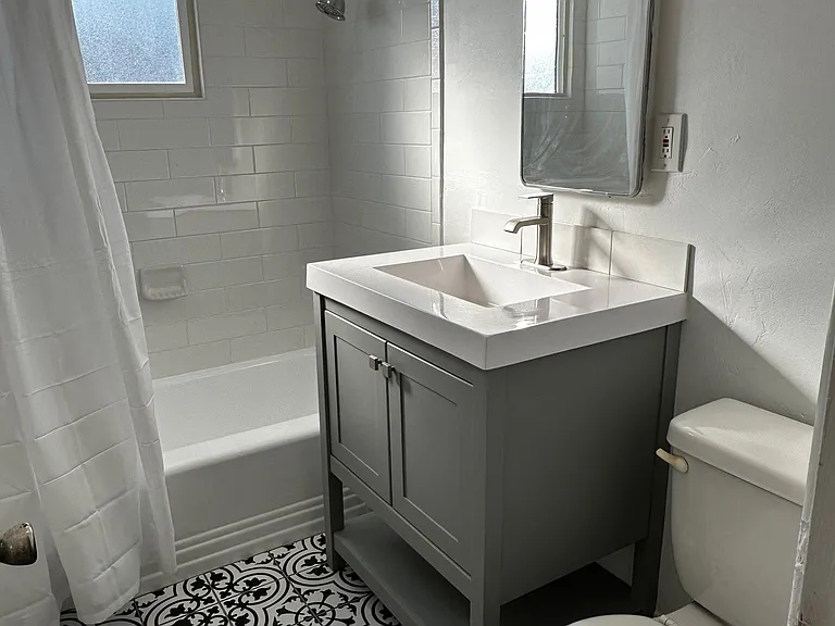 323 N Chevy Chase Dr #G — Photo 8