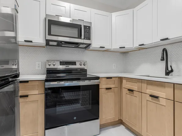 405 West 46th Street image 6 of 15