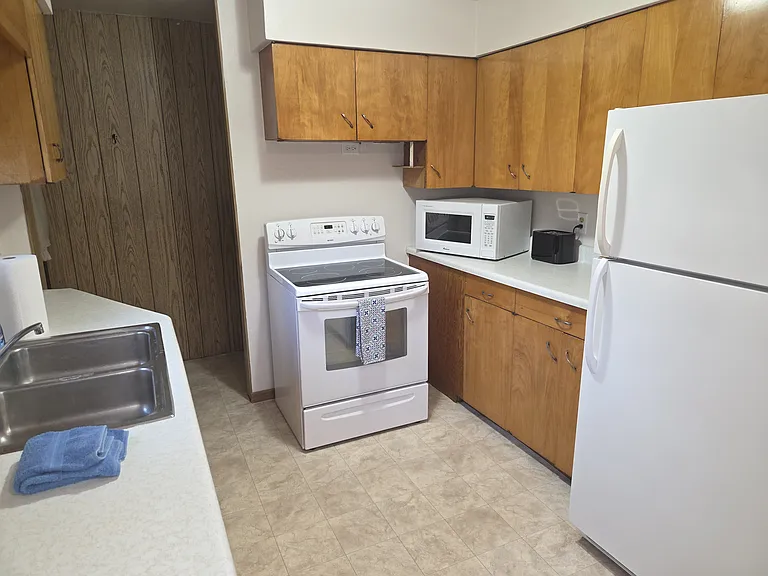 325 N Monroe St — Photo 6