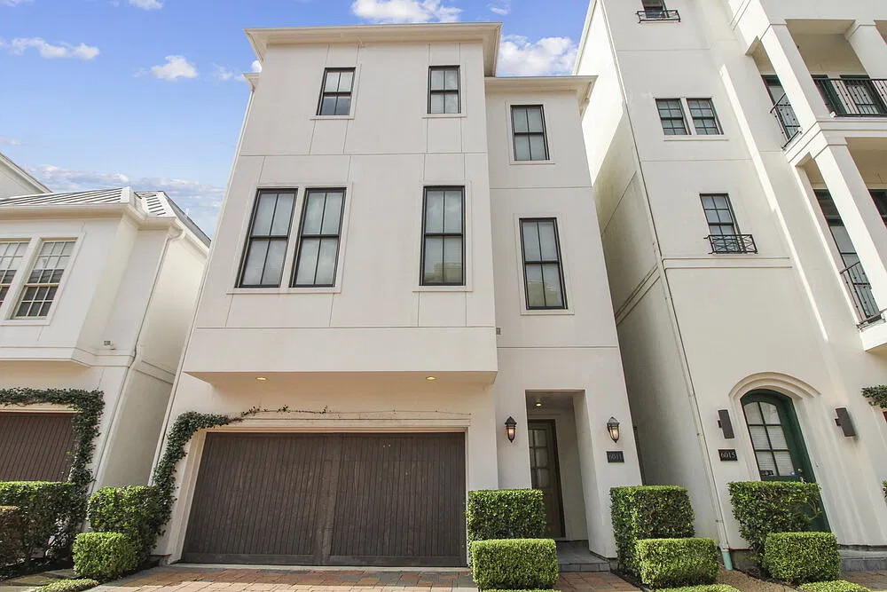 3 bed, 3.5 bath, 2752 sqft, $3,775 — Photo 1