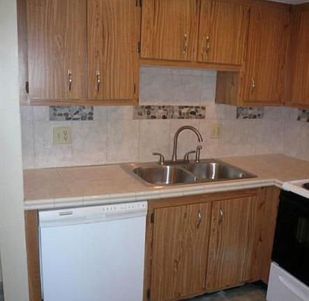 3rd image of 4247 Oak Terrace Dr