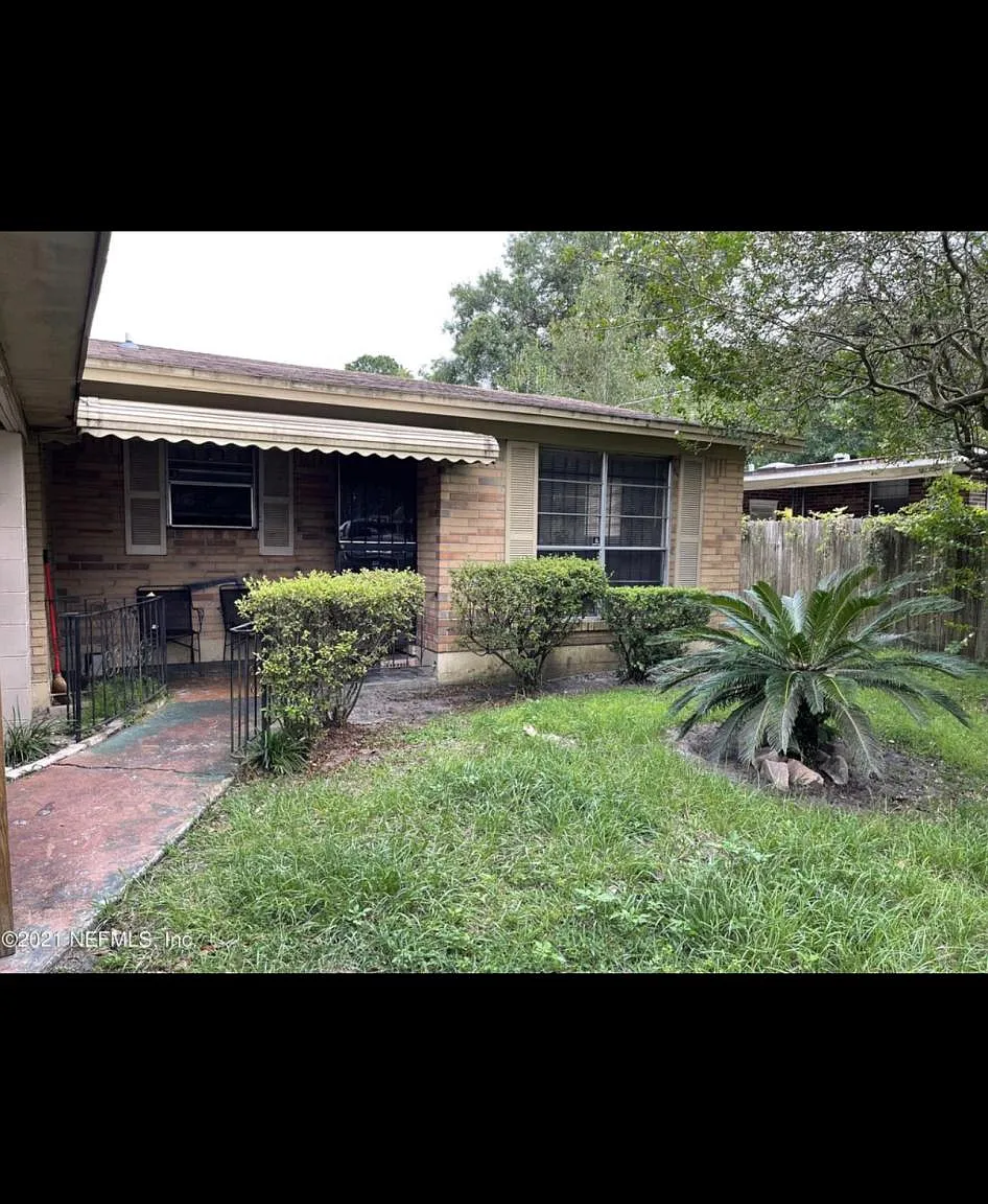 2723 Martha St — Photo 1