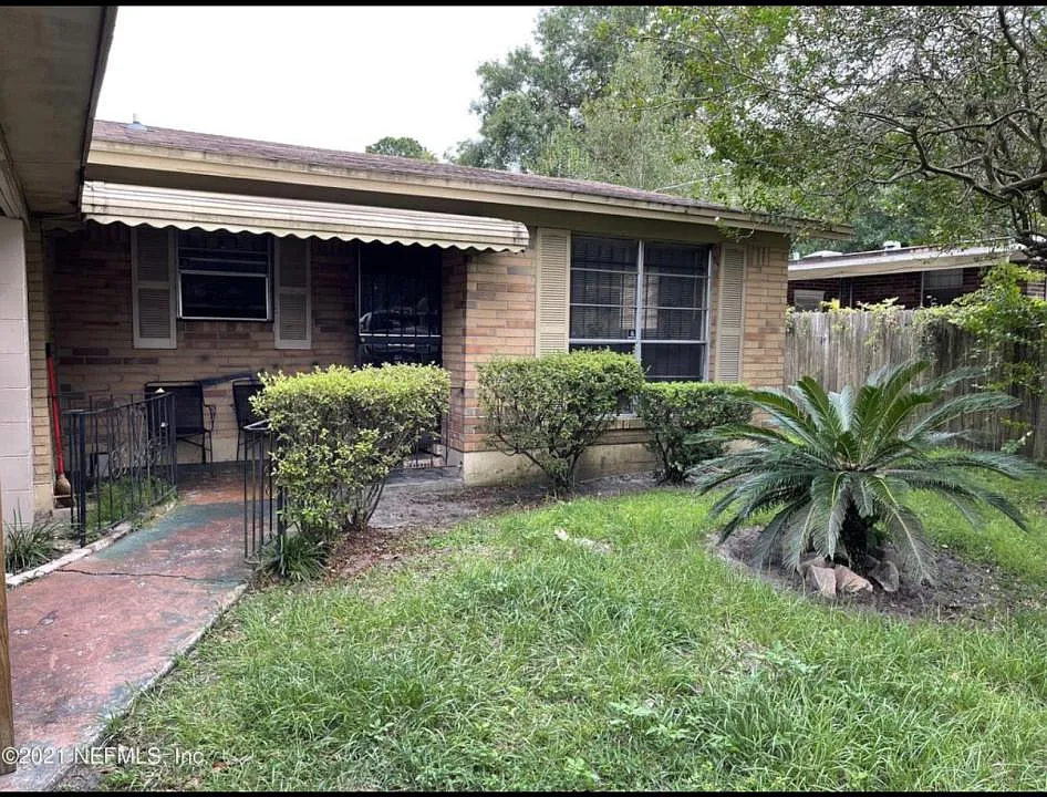 2723 Martha St