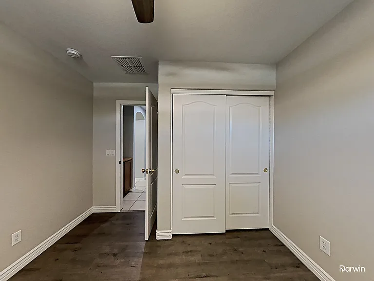 7911 S 48th Ln — Photo 15