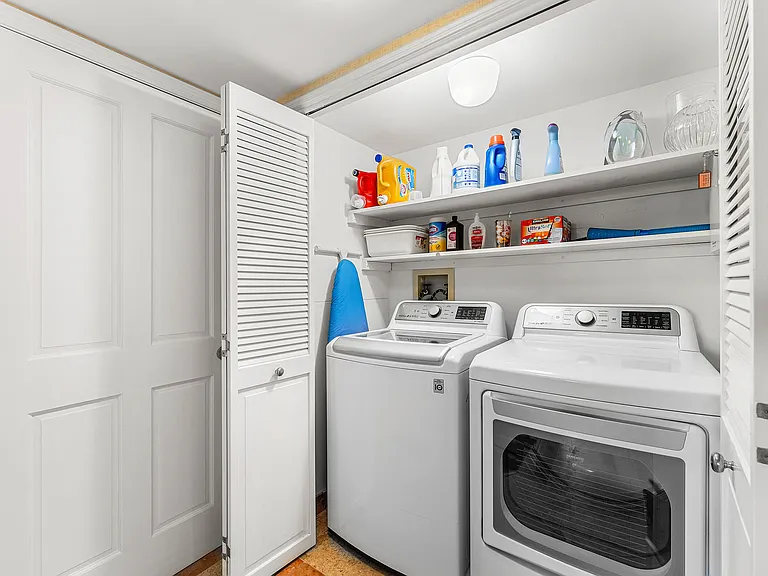 100 SE 5th Ave #410 — Photo 37