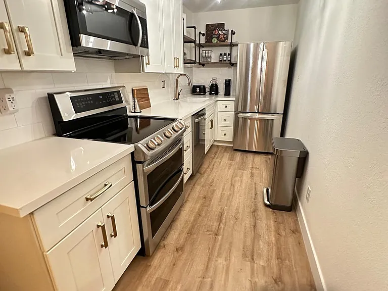 685 N Ashurst Ct #213 — Photo 12