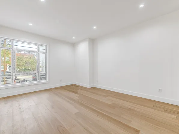 25-14 Newtown Avenue image 5 of 11