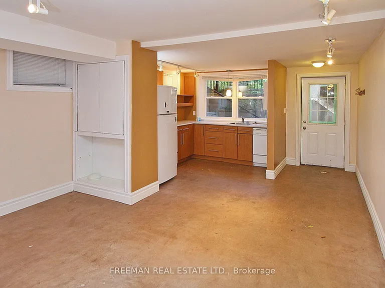 27 Rossmore Rd W #LOWER — Photo 2
