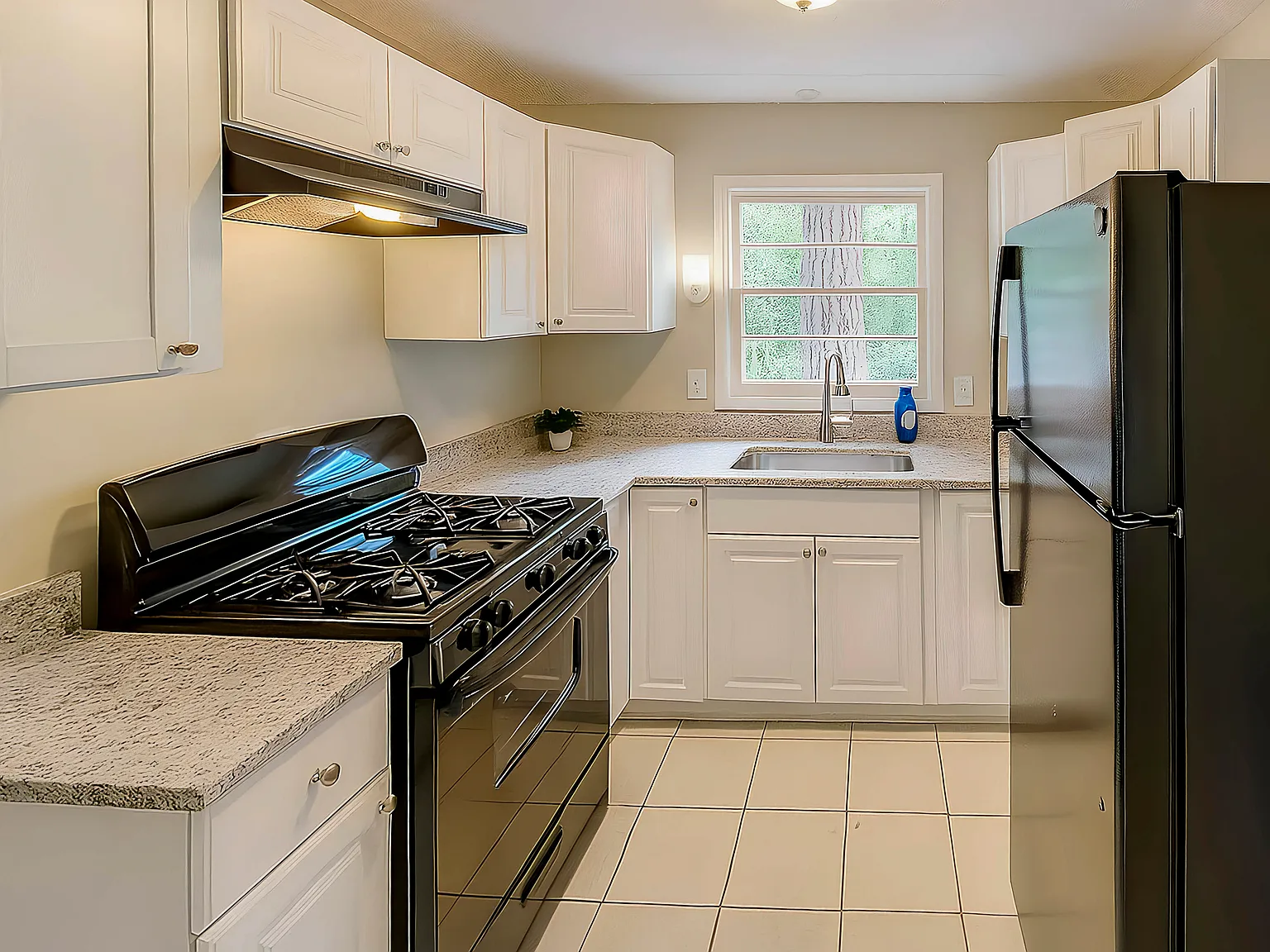 4 bed, 4.0 bath, 2100 sqft, $1,100 — Photo 3