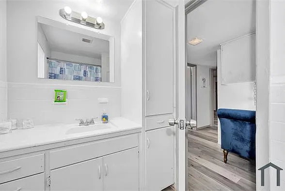 5647 Gaston Ave #117 — Photo 7