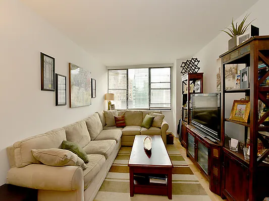 Rented by Cooper & Cooper Real Estate | media 7