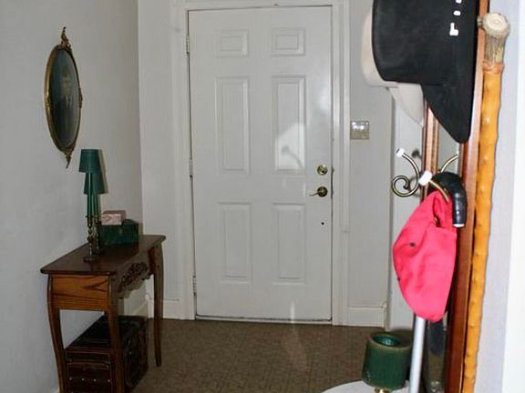 2nd image of 101 N Loretta St