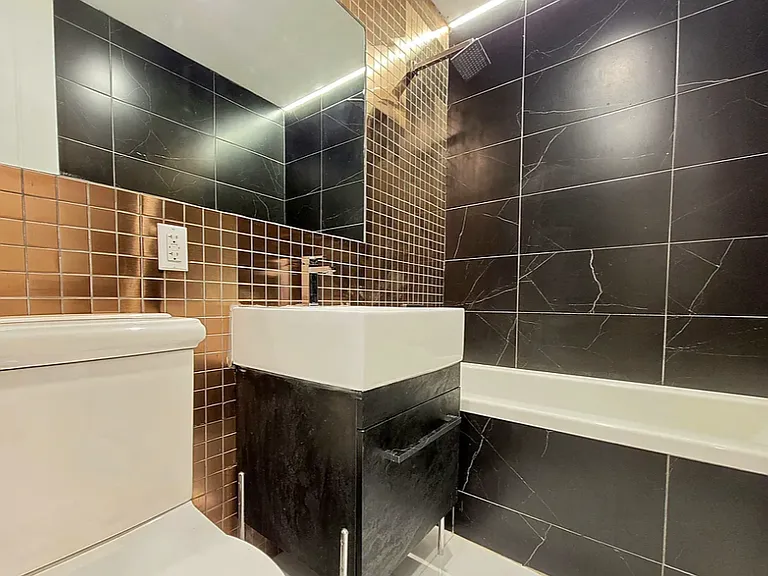 945 Herkimer St #3 — Photo 8