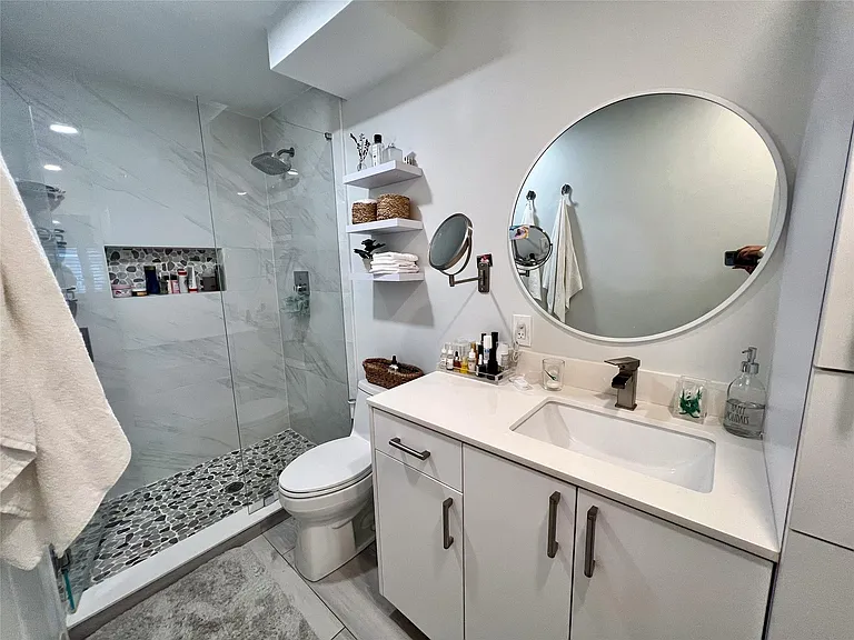 2115 NE 37th Dr #121 — Photo 14