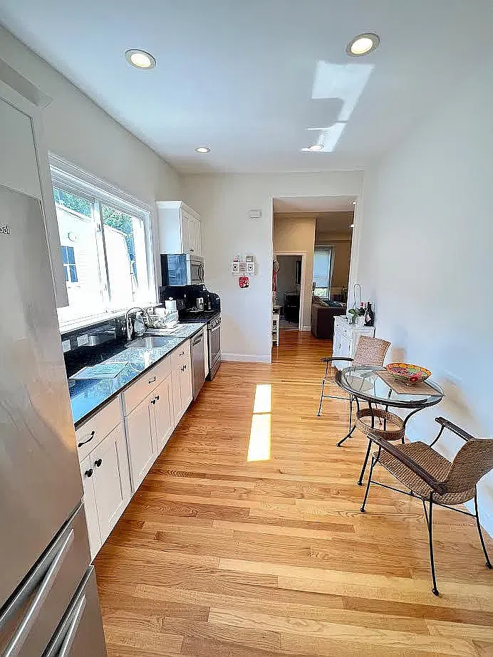 1 bed, 708 sqft, $3,100 — Photo 2