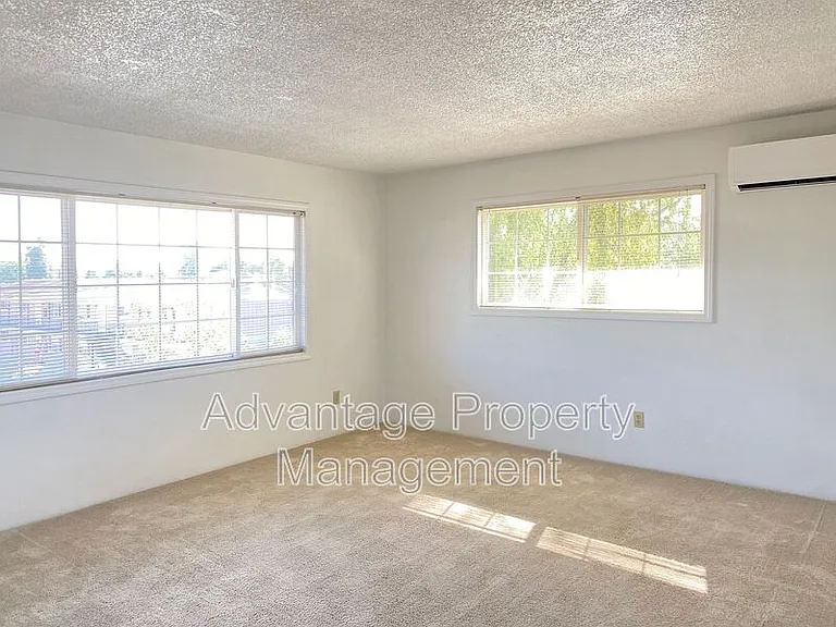 975 NW Garfield Ave #1 — Photo 15