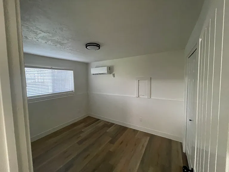 216 Hudson Ave #B — Photo 5