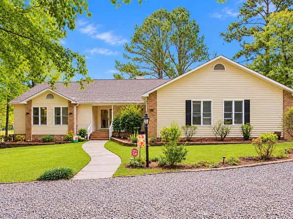 573 Broadmoor Ct, Sanford, NC 27332