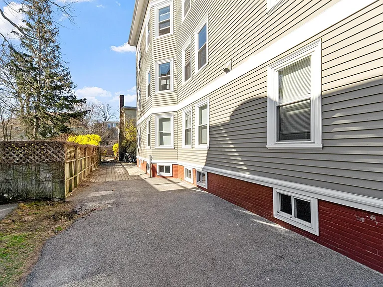 1590 Cambridge St — Photo 25