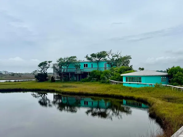 957 Broadway Street, Surf City, NC 28445