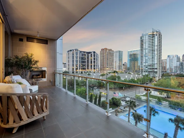 3130 N Harwood St #907, Dallas, TX 75201