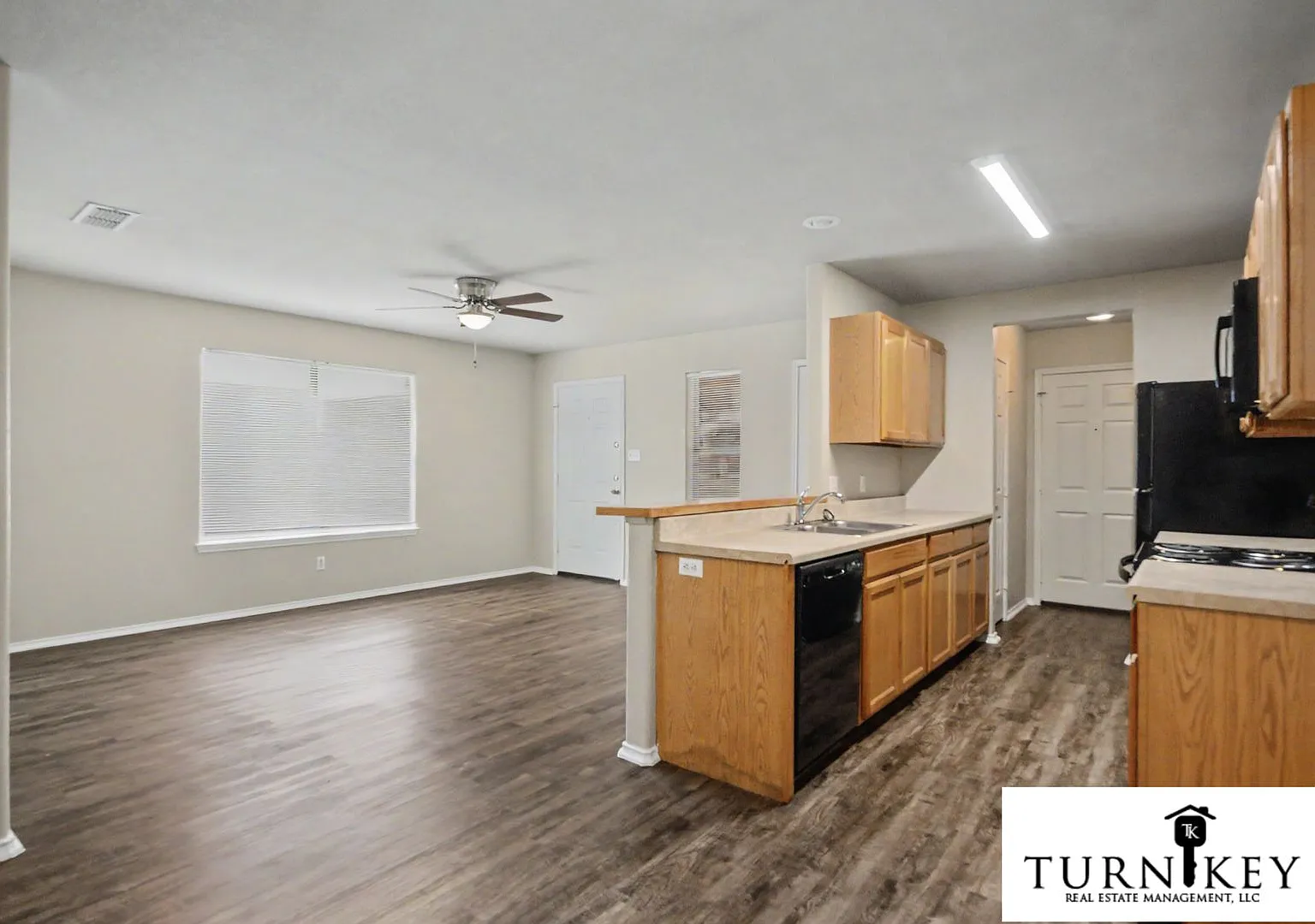 8028-8030 Tanner — Photo 1
