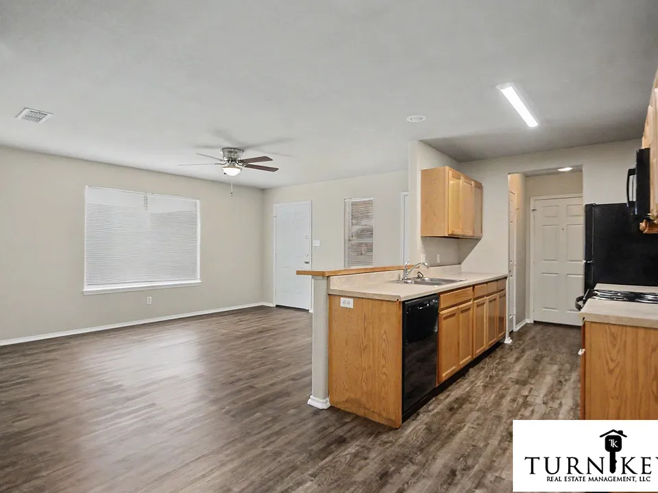 8028-8030 Tanner Ave