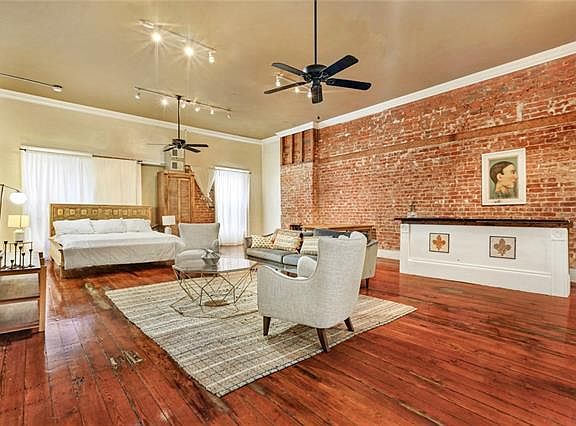 5th image of 137 Carondelet St #401