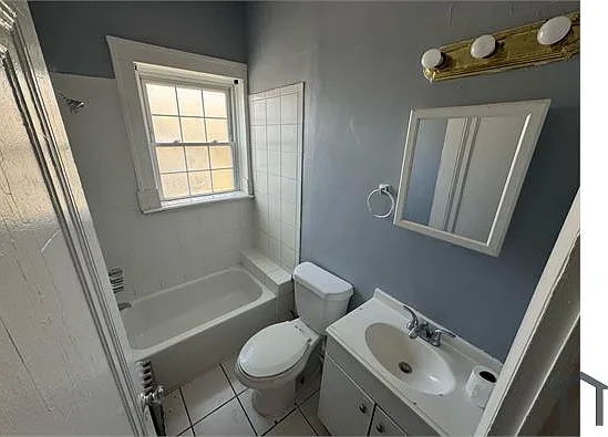 1009 Chancellor Ave #206 — Photo 3