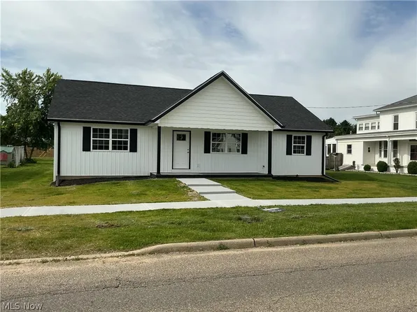 165 W 3rd St, Frazeysburg, OH 43822