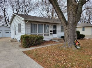 2023 Valley Park Dr, Cedar Falls, IA 50613