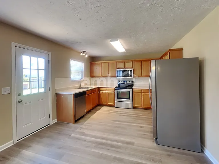 5527 Middlebury Dr — Photo 3