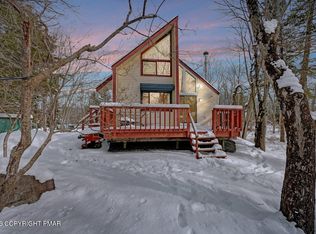 105 Bobcat Trl, Pocono Summit, PA 18346