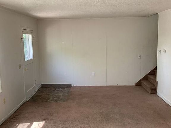 3rd image of 708 Van Giesen St