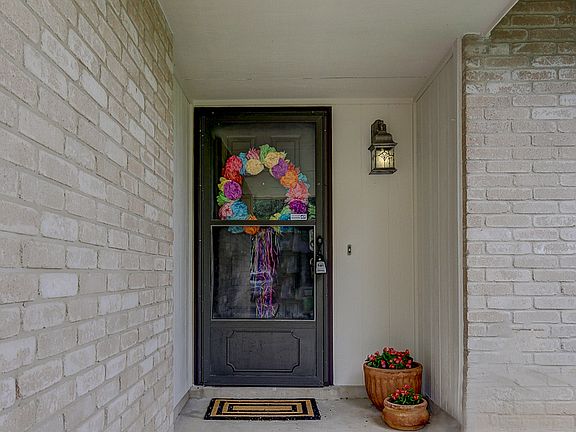 3rd image of 10221 Dugas Dr