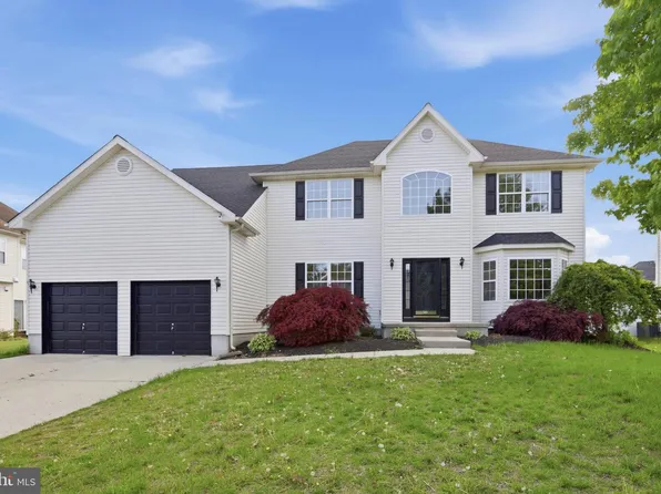 12 Downs St, Clayton, NJ 08312