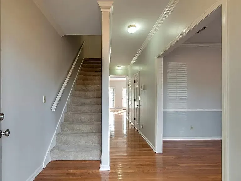 1121 Clifton Ln — Photo 15