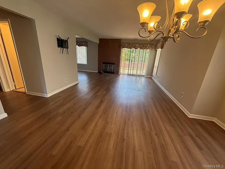 31 Stanford Ct — Photo 9
