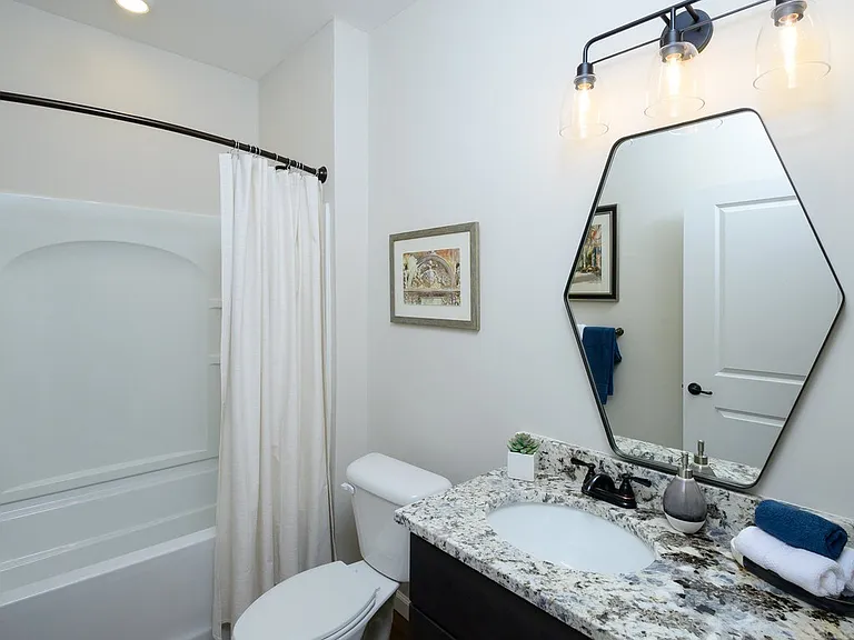 Fairmont Apartments — Photo 21