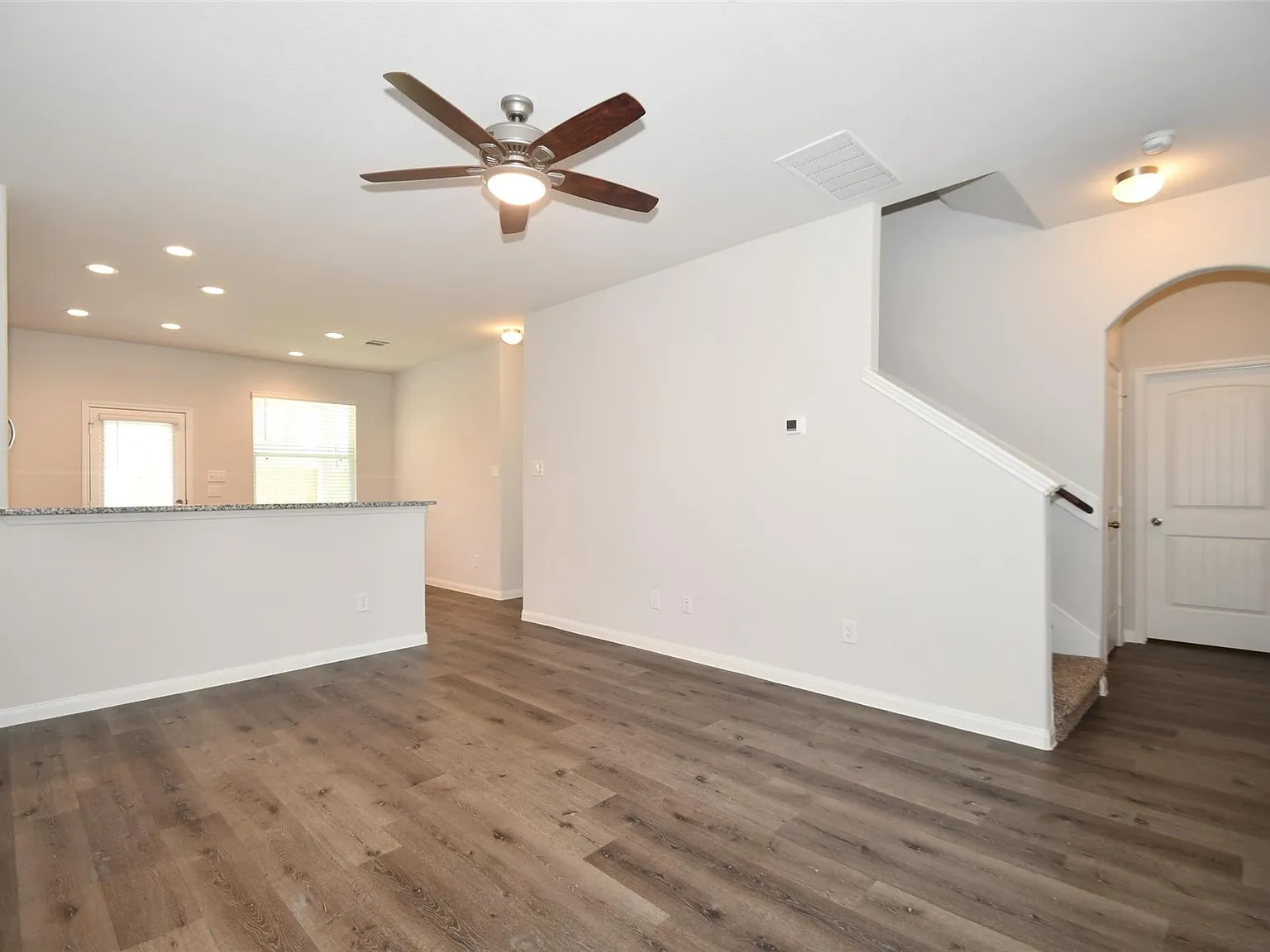 5 bed, 2.5 bath, 1854 sqft, $2,695 — Photo 4